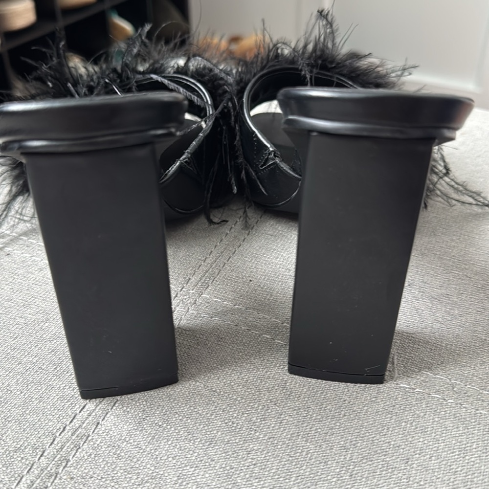 NEW Feathered VENUS Black Square Block Heels Sz10 - Picture 3 of 9